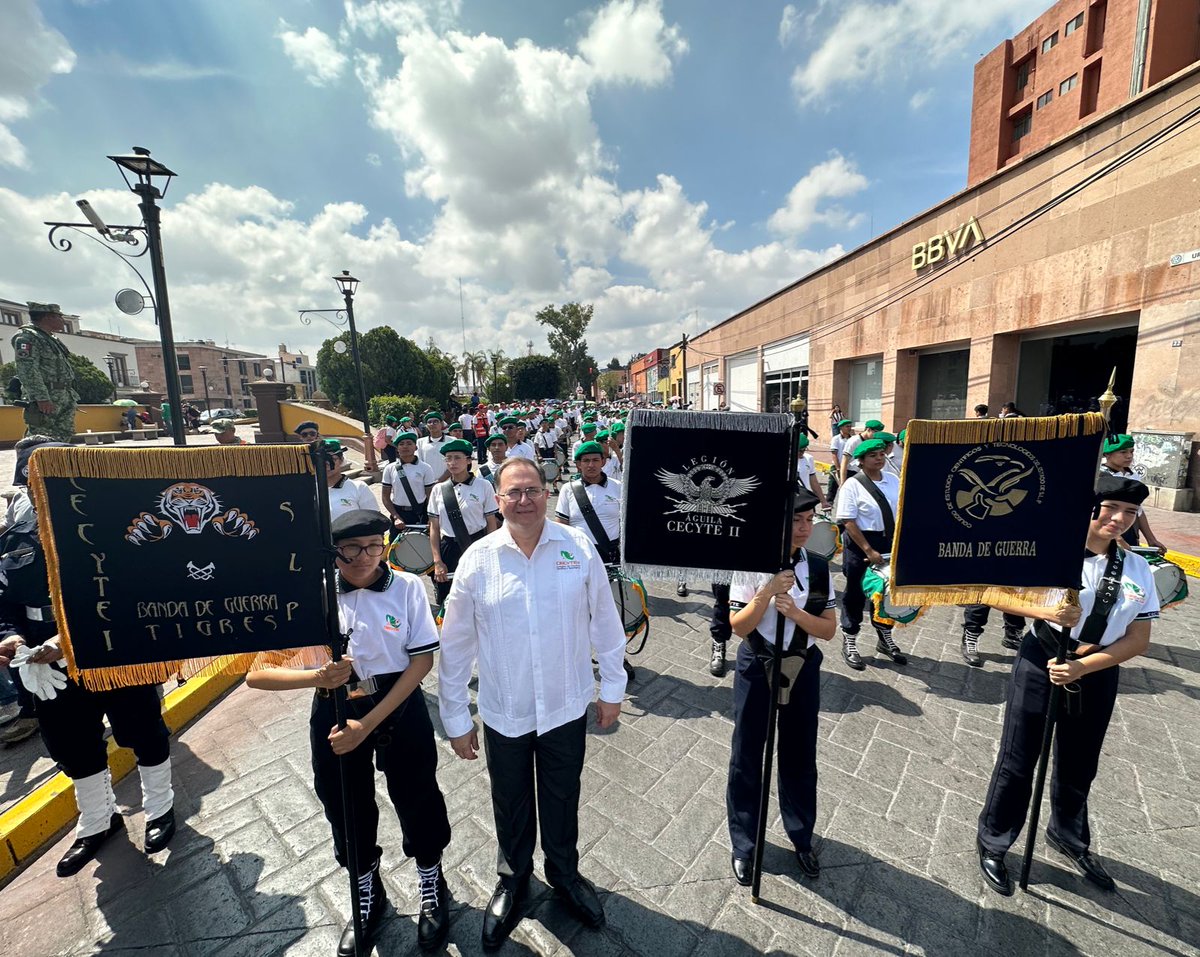 CECyTESLP's tweet photo. El Director General de CECyTESLP, el Lic. Luis Fernando Garza Guerrero, estuvo presente en el contingente que participó este sábado 16 de Septiembre, en el Desfile Cívico Militar para conmemorar el CCXIII Aniversario de la Independencia de México. https://t.co/myKQoHQKtY