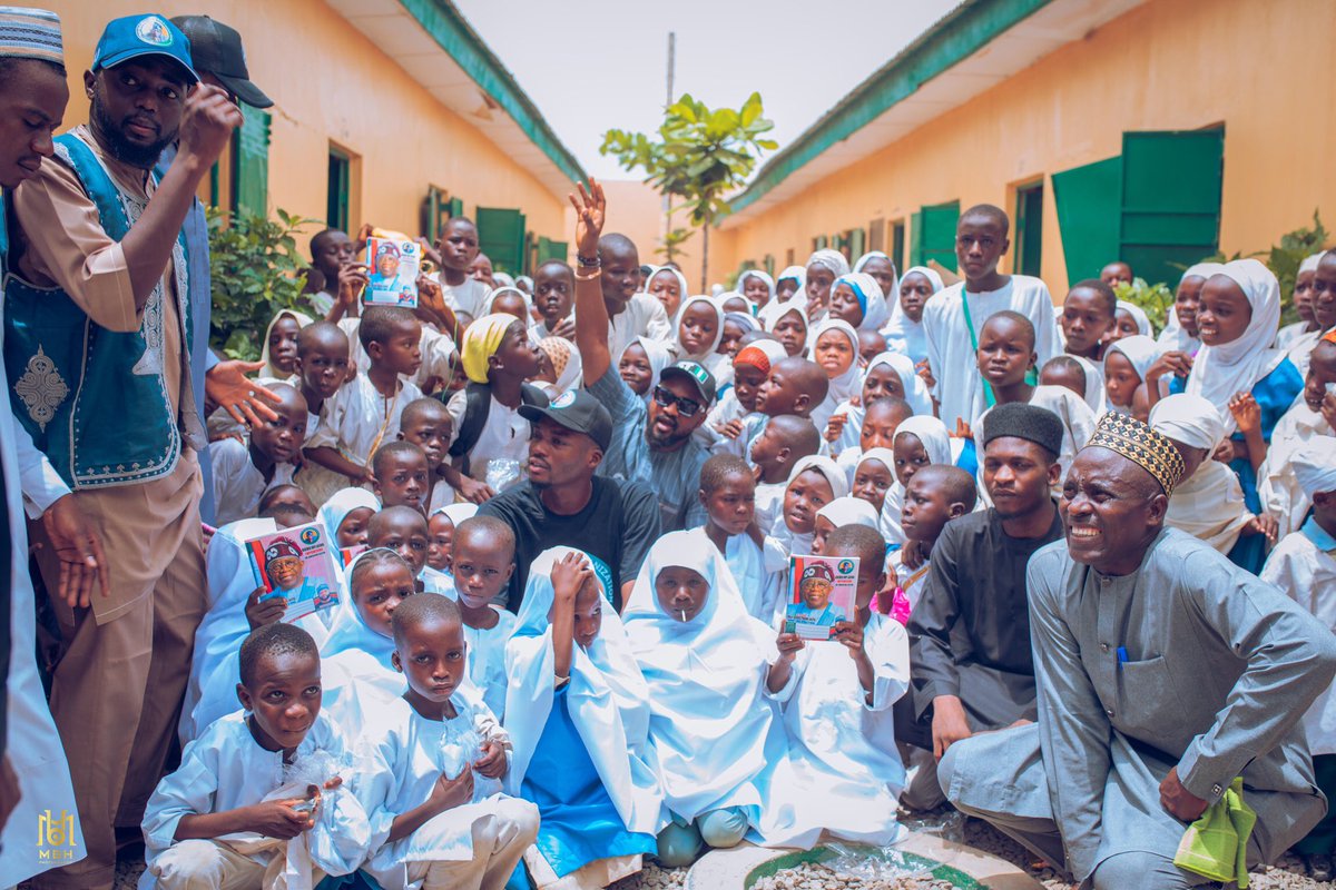 AbbasUba's tweet photo. With the aim to distribute and provide the students with school uniforms and writing materials, The project was kickstarted in Tudun Rubudi Special primary school, Ngoggo local government of Kano state. 

#Bboproject
#BBOEducationDrive
#Educationforall
#Batbloggersorganization https://t.co/Q6wfQG3hCk