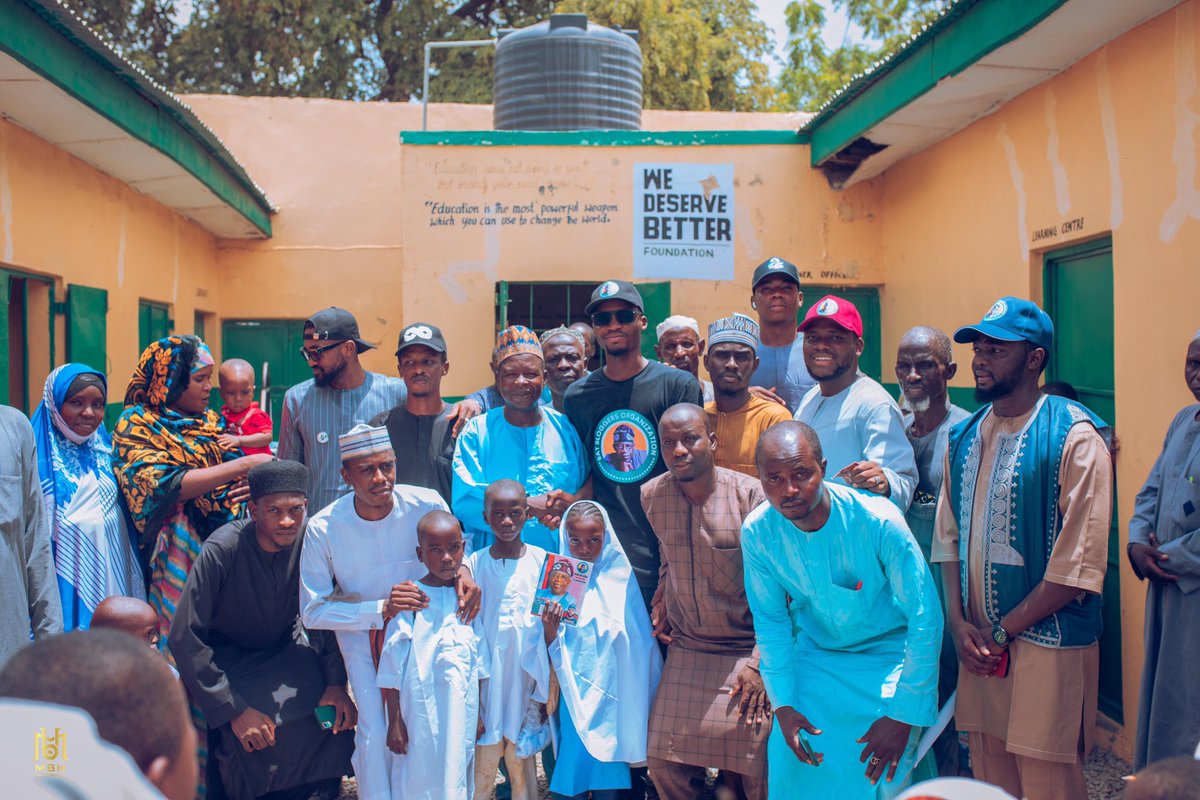 AbbasUba's tweet photo. The management of the school and community leaders took their time in appreciating the government, Bat Bloggers and ST for powering the project and reaching out to them that are in need.

@otegaogra 
#Bboproject
#BBOEducationDrive
#Educationforall
#Batbloggersorganization https://t.co/WtWRYKUpLE