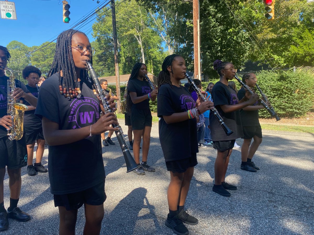 Woodside_Band's tweet photo. It was a beautiful day at the Denbigh Day Parade today.  We hope everyone had a wonderful day. We want to send a huge thanks to the parent volunteers that have helped out at our last few events. 
#denbighday #woodsideband #woodsidepride #nnpsproud https://t.co/ODkx8szdby
