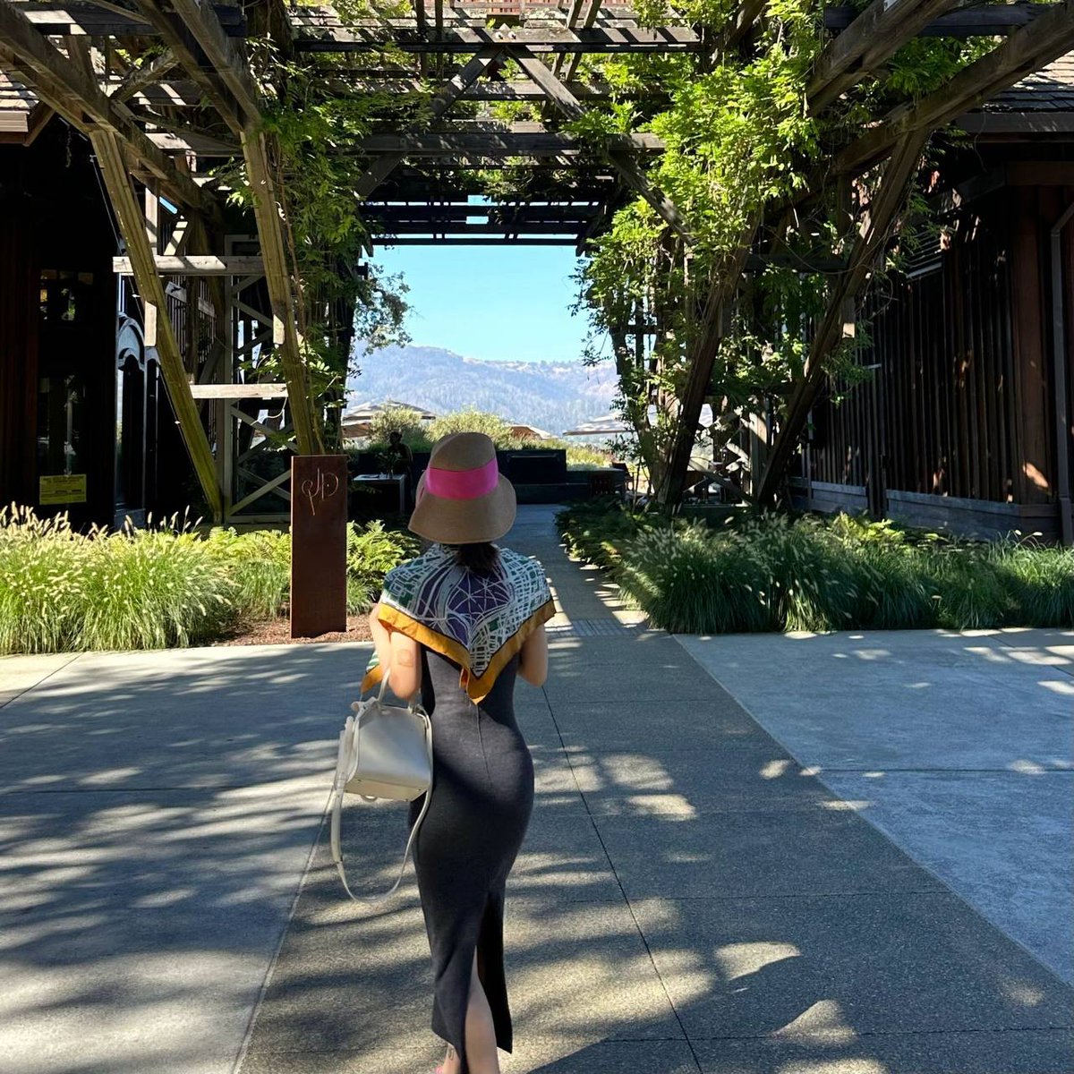 apple93377517's tweet photo. Wishing you all a season filled with love, laughter, and unabashed happiness 🥰❤️ https://t.co/YY0abZ8LSz