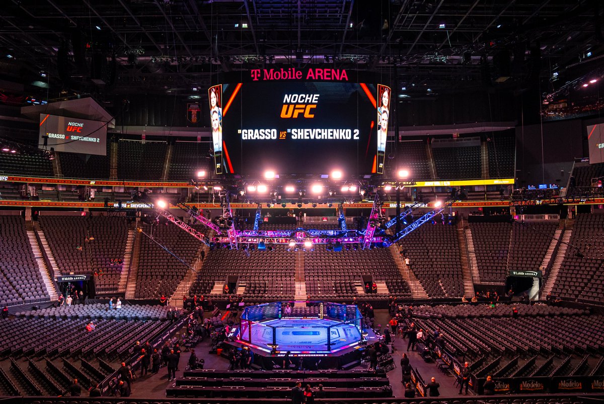 ufc's tweet photo. It's time - #NocheUFC starts NOW 👊🇲🇽

Tune in live on ESPN+ https://t.co/5ontcbKfSZ