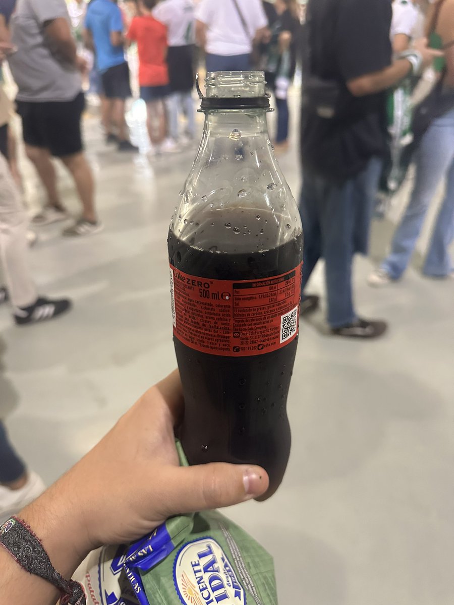Rgarciachato's tweet photo. @CordobaCF_ofi no os da vergüenza con la que está cayendo cobrar 3 euros por esto?? Enserio no se os cae la cara de vergüenza!
Lo más valioso que tenéis son los aficionados, y lo cuidáis poco o nada..pero luego estáis frontando las manos cuando vamos a renovar familias enteras! https://t.co/UhTGnwxxF8