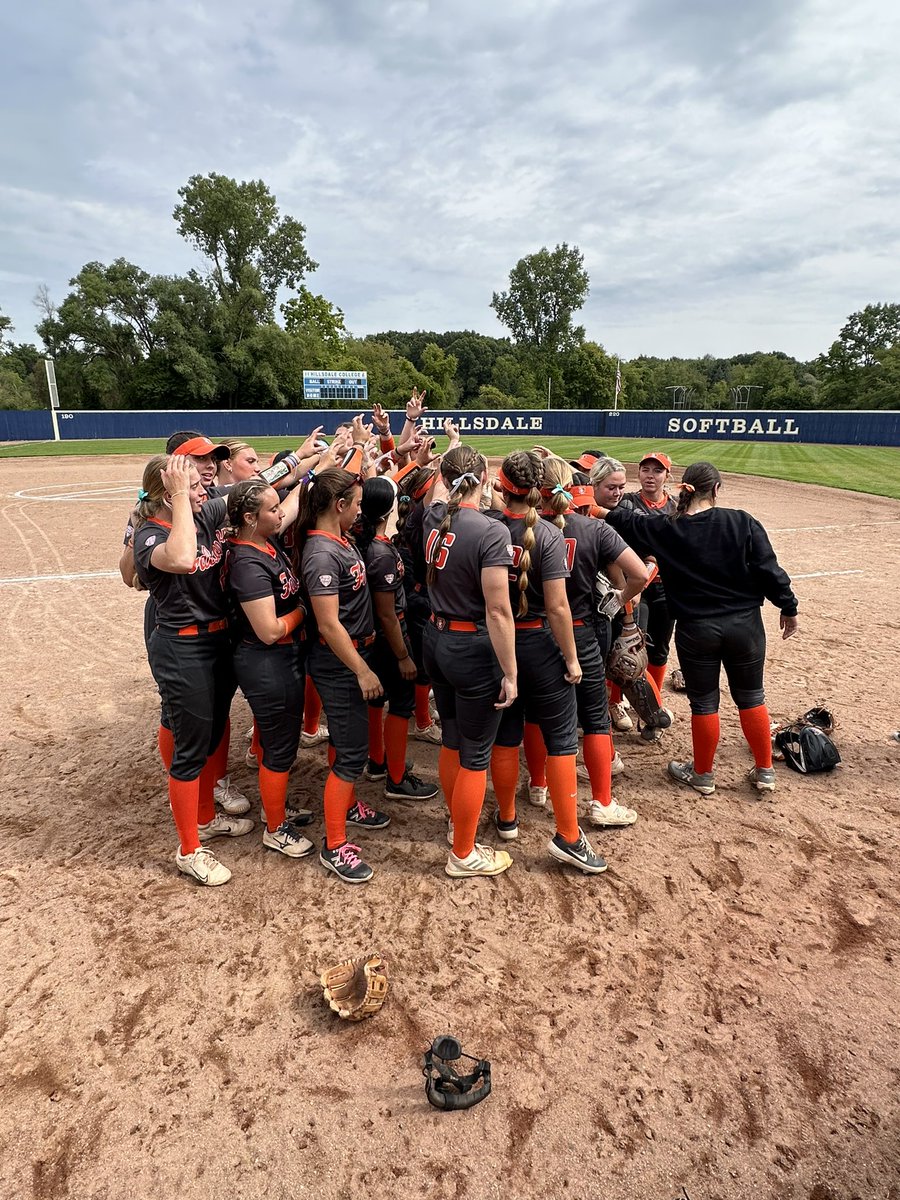 Fenton_Bock's tweet photo. #ProudCoach
What a great day… with even better humans!!! Taking 2 WINS our opening fall day!!!! This team is special!!🧡🤎

BGSU 8
Valpo 1 

BGSU 5
Hillsdale 2

#FALCYEAH
#AyZiggy
#flywithus
@BGSU_Athletics 
@vandermerwe63 @lmeserv 
@bgsu 
@BGScreechTeam 
@bgsu https://t.co/99mpcEboDc