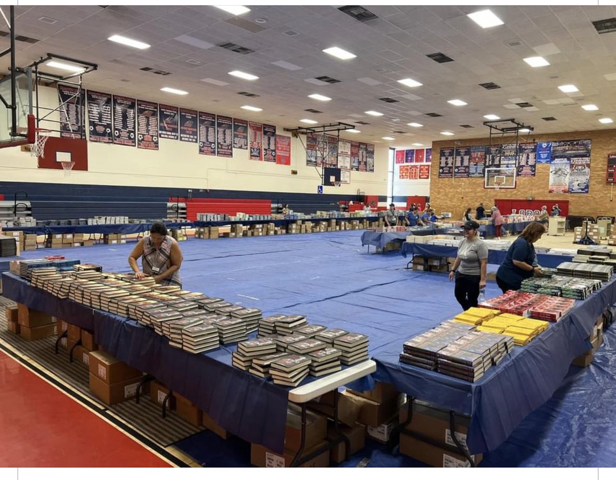 EPISDLibraries's tweet photo. 1st Pic-Set-up for book give-a-way @ Magoffin!

2nd Pic- 3:00 pm today; mission complete!  It truly takes a village/team work to get things done!

THANKS to all who helped and to the families that came for books!  You all rock!  @EPISDLibraries https://t.co/kDSOjRTtEV
