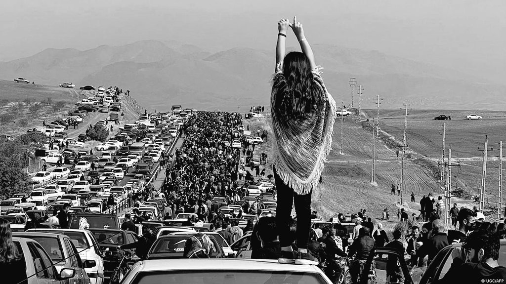 برای تصویر تکرار این لحظه
برای اتحادمون
#مهسا_امینی
#IranRevoIution