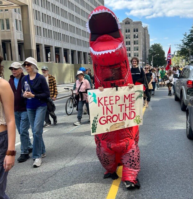 Gasp4Change's tweet photo. Great art and costume at #ClimateMarchTO https://t.co/VNl4XRWgUr