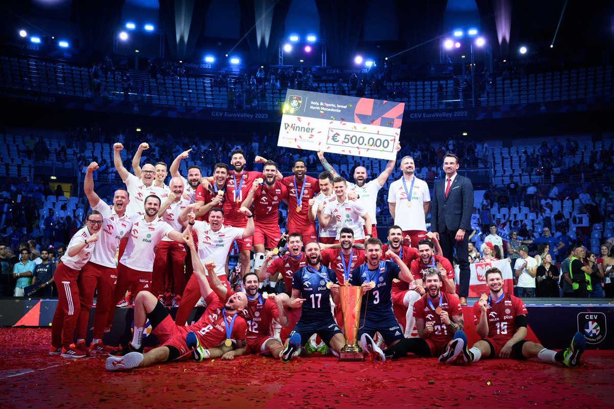 Proszę państwa! Krótko:

NAJLEPSZA DRUŻYNA NA STARYM KONTYNENCIE! ❤️

📸: CEV 
#EuroVolley2023