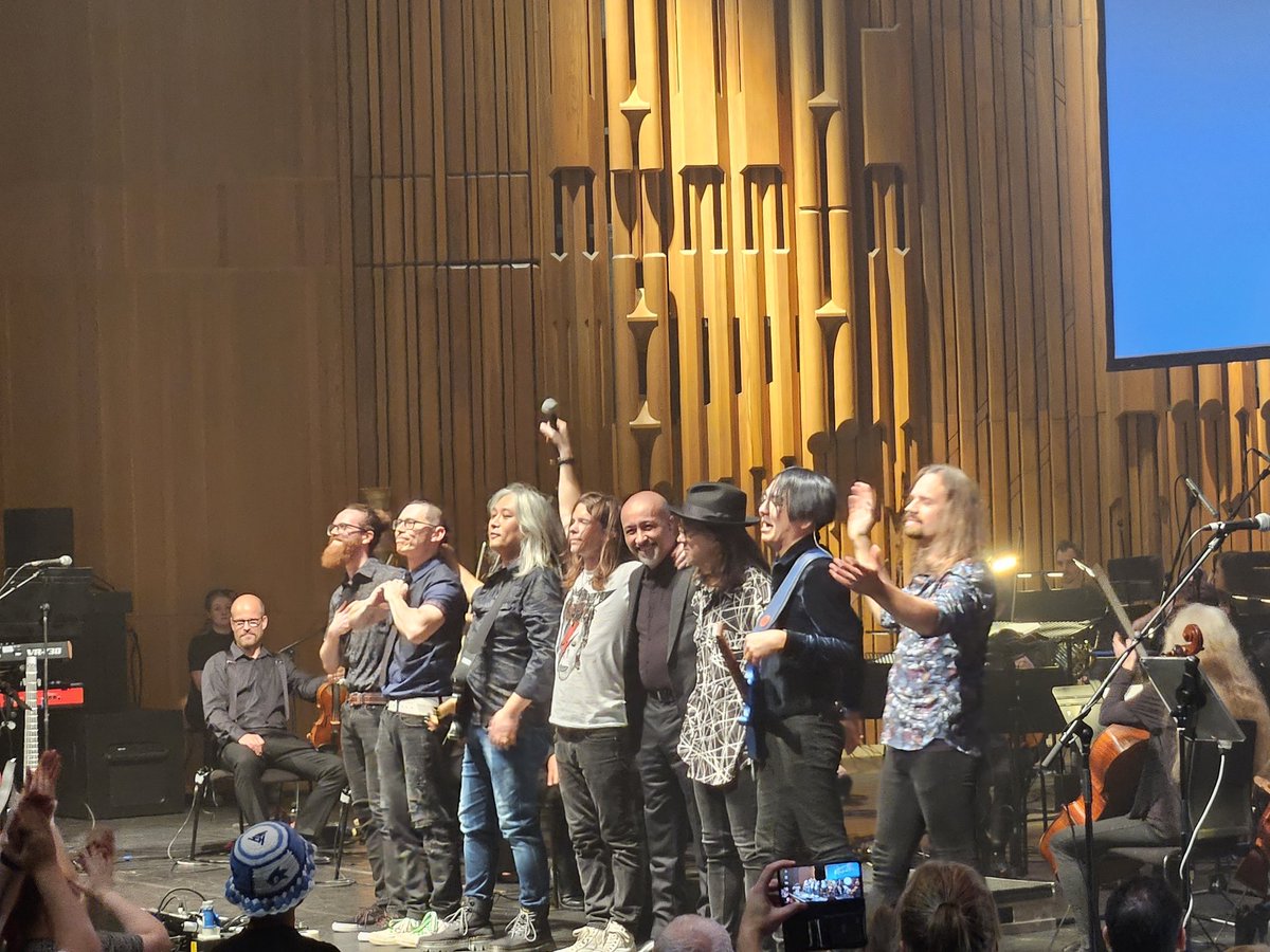 JDCatalyst7's tweet photo. The Sonic Symphony is without a doubt the best Sonic event I've been to in a long time. To be with many fans of the blue hedgehog screaming our lungs to old and news songs playing. Here's hoping for more in the future and seeing @crush40 afterwards makes the whole symphony better https://t.co/2TGbdx5JsP
