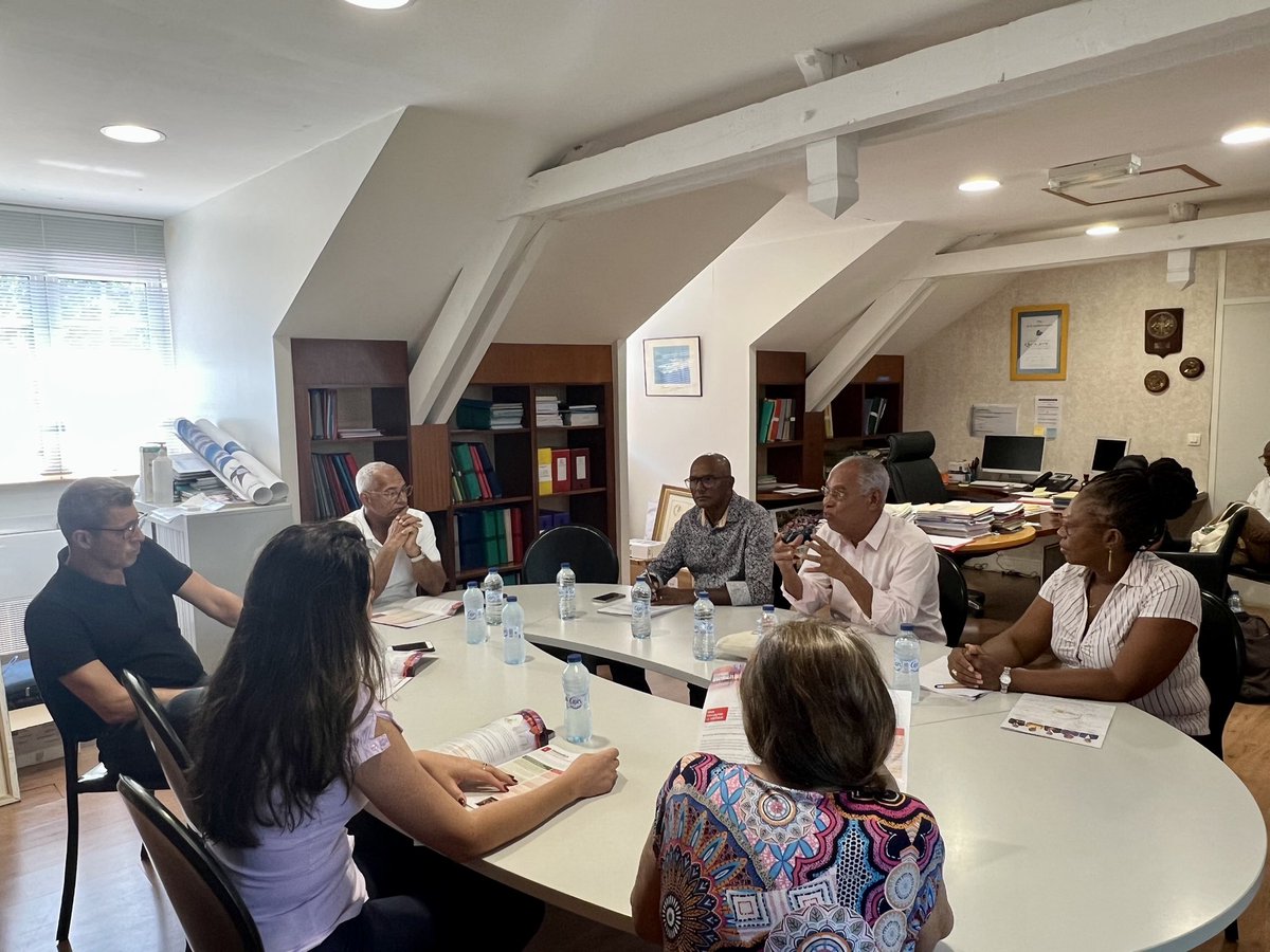 Merci au maire de Terre de Haut Louly Bonbon et aux élu•e•s présent•e•s pour ce large tour d’horizon des enjeux des élections sénatoriales pour la #Guadeloupe. 
<a href="/EnsembleNouTout/">Ensemble, nou tout’</a> sera demain à vos côtés quel que soit le résultat de l’élection.