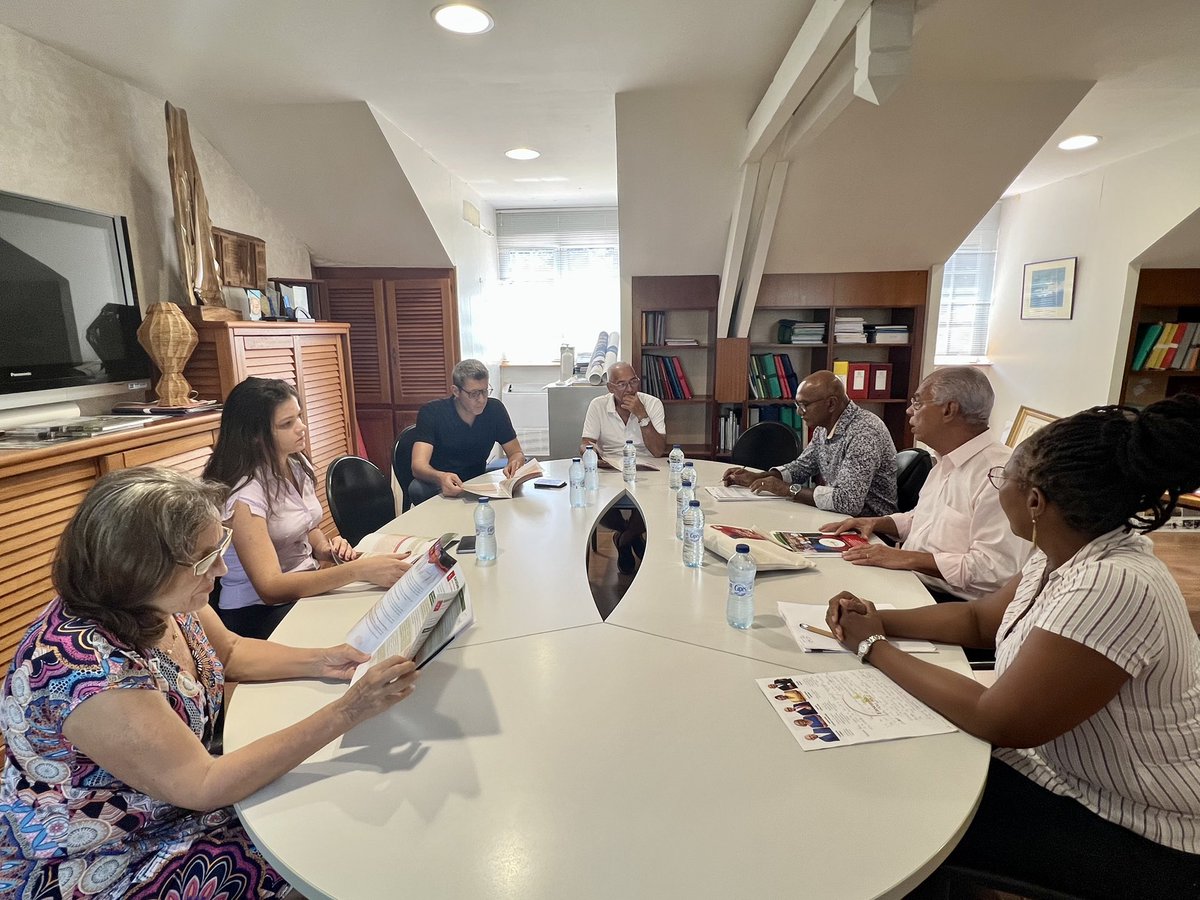 VictorinLurel's tweet photo. Merci au maire de Terre de Haut Louly Bonbon et aux élu•e•s présent•e•s pour ce large tour d’horizon des enjeux des élections sénatoriales pour la #Guadeloupe. 
@EnsembleNouTout sera demain à vos côtés quel que soit le résultat de l’élection. https://t.co/ikPSIJbBH9