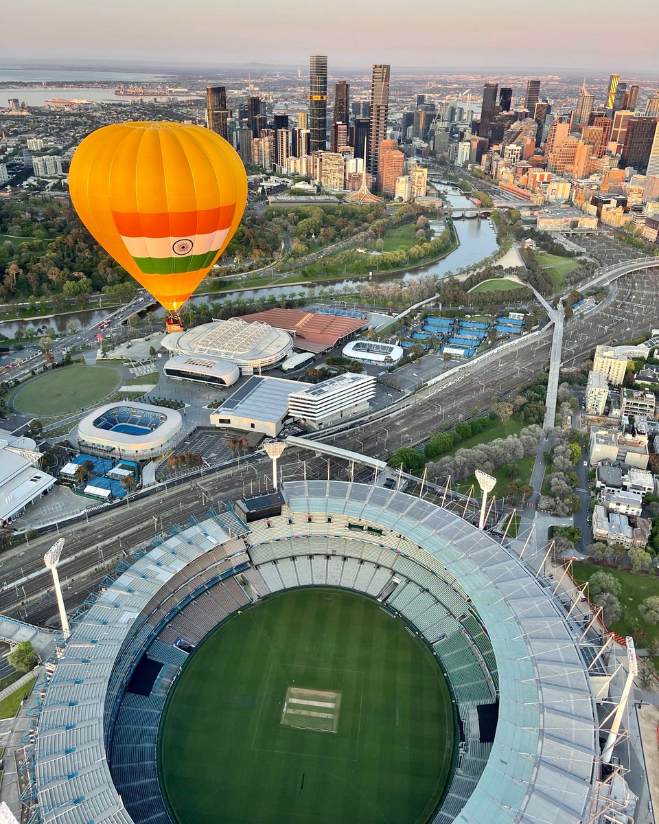 Have you ever wanted to see your company logo on a hot air balloon? 📣 We have decades of experience when it comes to giving your business an edge. Contact us today to learn more about corporate banners! 💻 globalballooning.com.au/corporate/?utm…