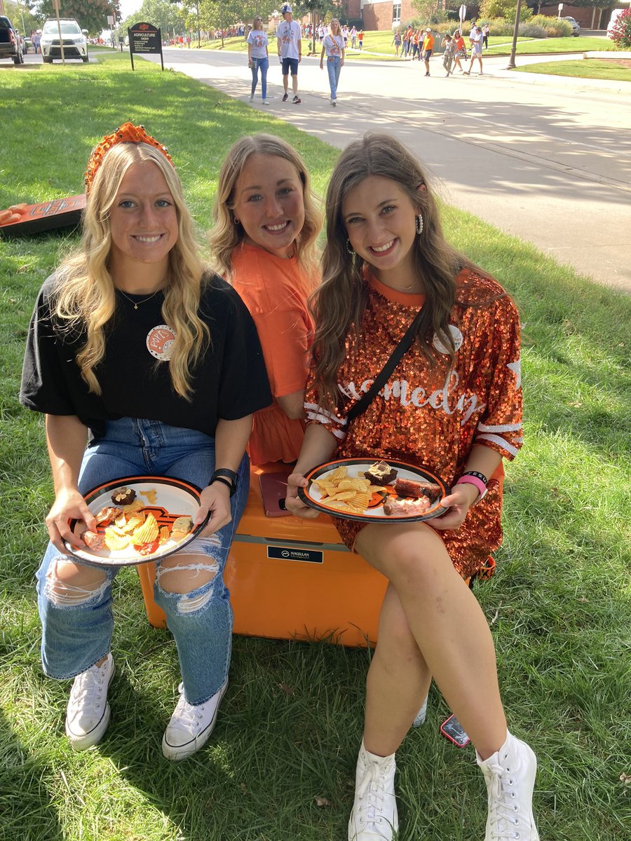 jamierduncan's tweet photo. Tailgating with these beauties #gopokes https://t.co/bZhnIpSC9f