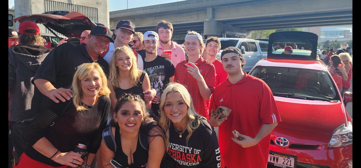 __mikebradley__'s tweet image. Havent seen Kbrad much since school started, found the crew at a tailgate!   Goooooooo Biggggggg Redddddd!