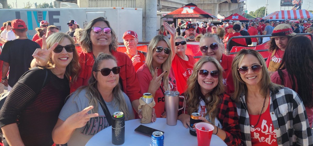 __mikebradley__'s tweet image. Havent seen Kbrad much since school started, found the crew at a tailgate!   Goooooooo Biggggggg Redddddd!