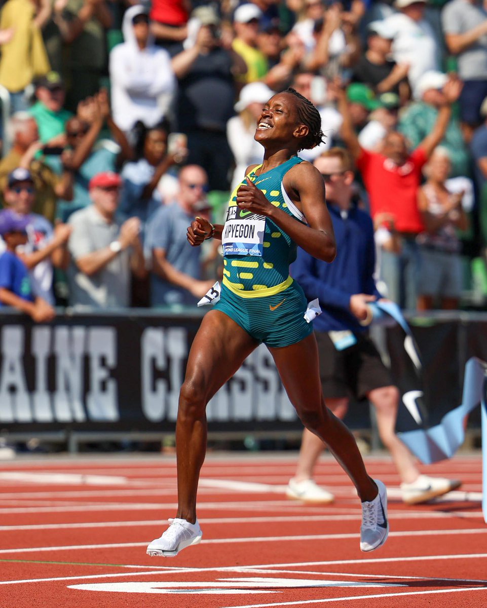 IbouXpod's tweet photo. If Breaking Records Was A Hobby,Faith Kipyegon With Yet Another One 🔥❤️⚡💯⭐ https://t.co/8PVULuqyVc