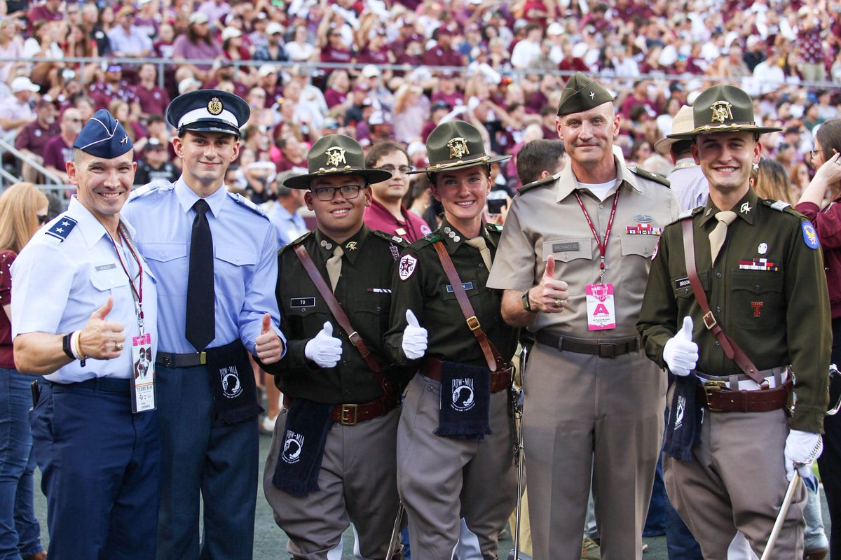 TAMUCommandant's tweet photo. My favorite way to spend a Saturday!! #BTHOULM https://t.co/mbjkzhL3z3