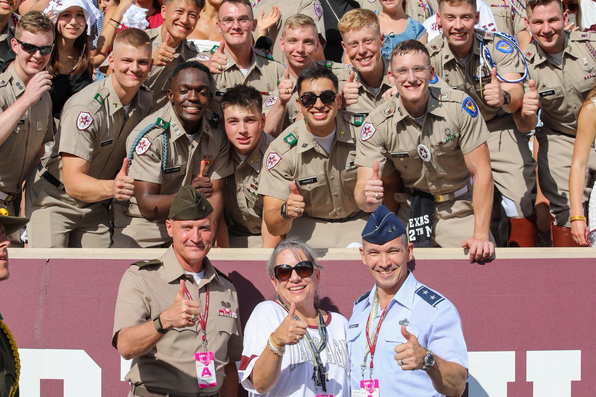 TAMUCommandant's tweet photo. My favorite way to spend a Saturday!! #BTHOULM https://t.co/mbjkzhL3z3