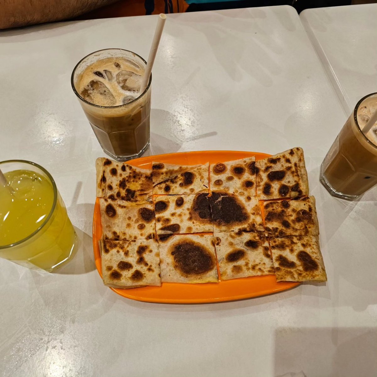 reunionortzluis's tweet photo. #thanksfriend #merienda #rotishop#kayatoast #calamansijuice #coffee #drinks #rotiwrap #lumpiaroti #roti #fresh #afternoonsnack #sogood #delish #foodpic #foodie #foodphotography #foodporn #awesome https://t.co/cLNi6P0KKv