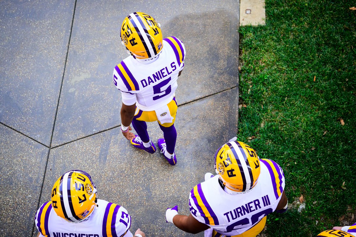 LSUfootball tweet picture