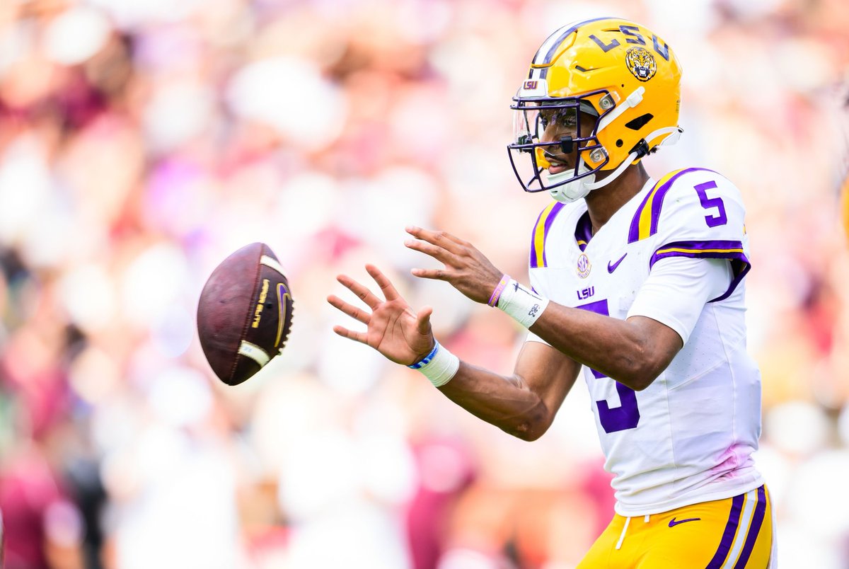 LSUfootball's tweet photo. 30-34 | 88.2%
361 yards
2 TDs 

The highest completion percentage by a QB in LSU Football history. That’s 5. https://t.co/Vd35SlHRPl