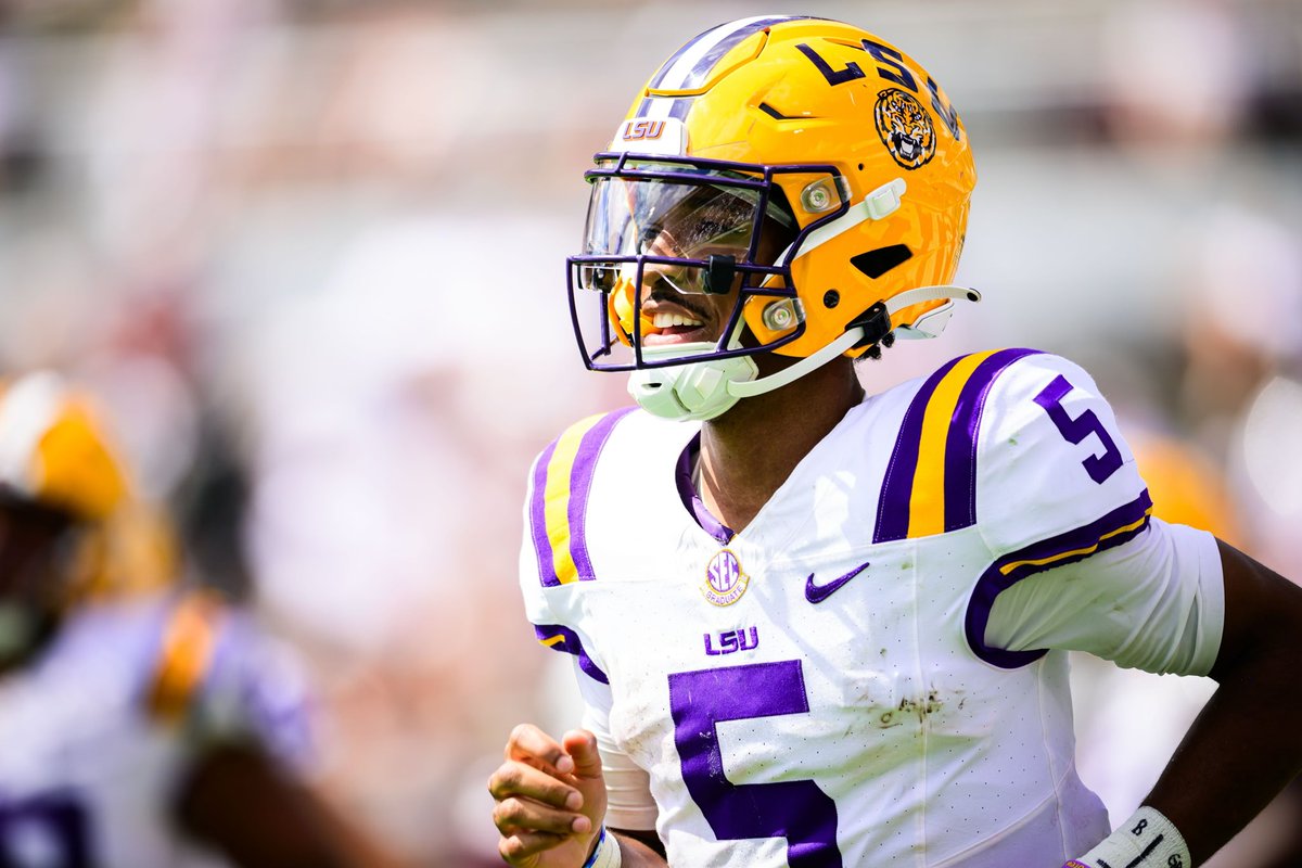 LSUfootball's tweet photo. 30-34 | 88.2%
361 yards
2 TDs 

The highest completion percentage by a QB in LSU Football history. That’s 5. https://t.co/Vd35SlHRPl
