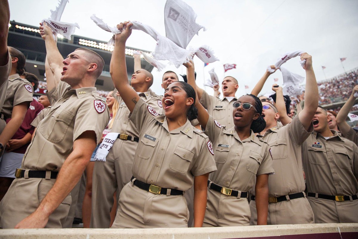 AggieCorps's tweet photo. Nothing but #Goodbull after that first half!! #BTHOULM #AggieCorps https://t.co/KiUvjmWA5m