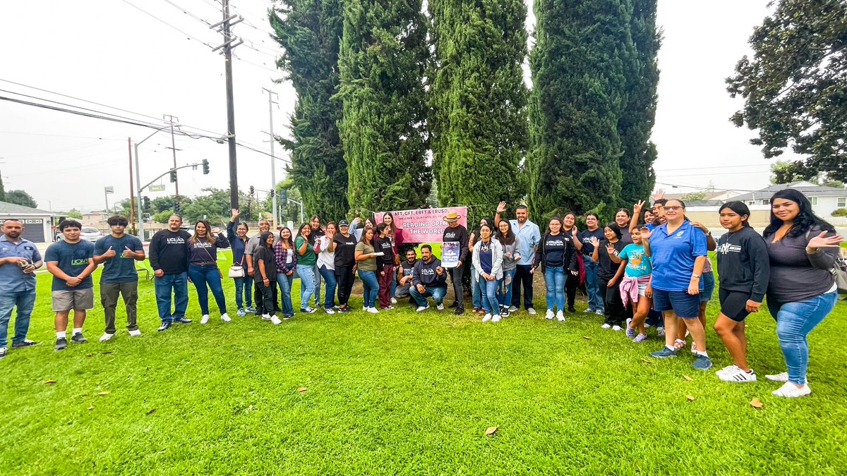 profe_c's tweet photo. @CFTunion @lclaalosangeles @NALEO @elranchofedera1 @AFTunion @AFTEVPDeJesus @MarcoAVillegas2 @EstherMejia @hlafarga @FirstBook @npnewamericans Team work, makes the dream work! 🎉👏🏽👏🏽 https://t.co/3y5iyjRqK6