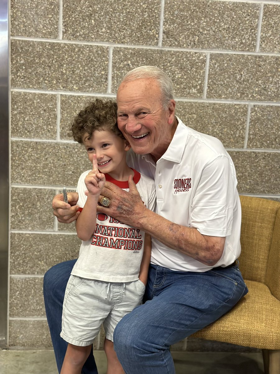 Cool scene leaving the game! Leith Kamas wearing his dad’s 1985 National championship shirt autographed by <a href="/SpenceTillman/">Spencer Tillman</a> now has matching autograph from <a href="/Barry_Switzer/">Barry Switzer</a> <a href="/SoonersAccess/">Sooners Access</a>