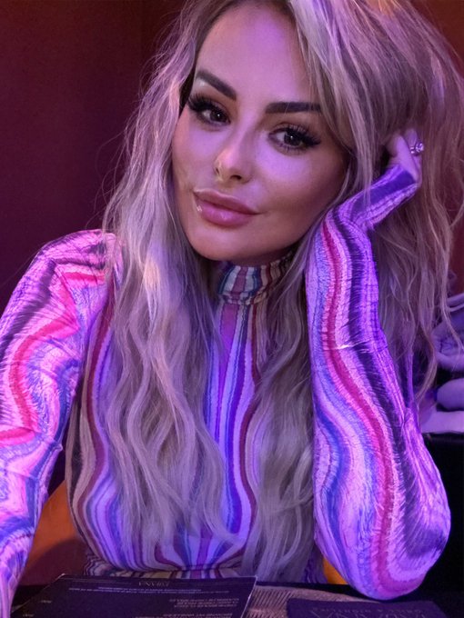 I&rsquo;m in a bar in Spain. My friends have nipped to the loo so I&rsquo;m trying to act busy on my phone by taking<a href="/tag/yournot19foreverpullyourselftogether"class="tags"><span>#yournot19foreverpullyourselftogether</span></a>