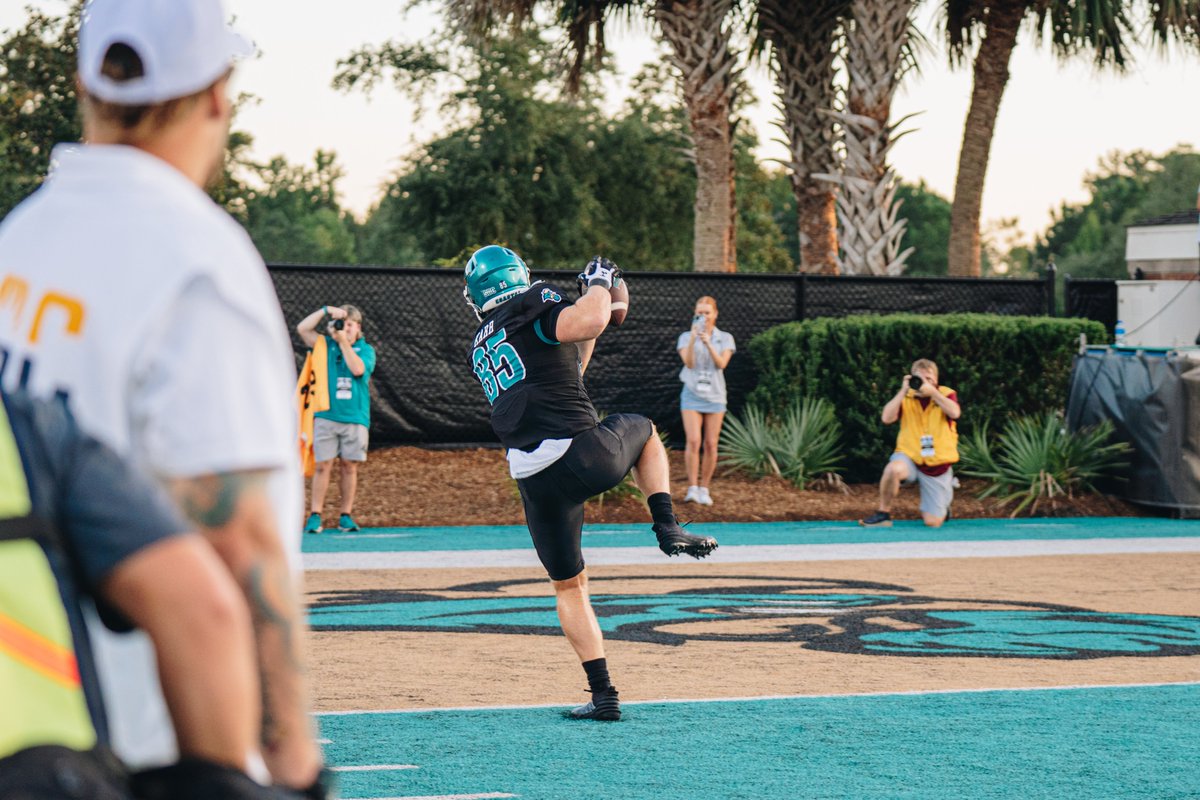 CoastalFootball's tweet photo. The pass to Karr is good!
Chants Touchdown!

#TEALNATION | #FAM1LY | #BALLATHEBEACH https://t.co/eJCdQC0gvc