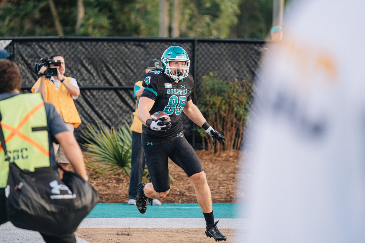 The pass to Karr is good!
Chants Touchdown!

#TEALNATION | #FAM1LY | #BALLATHEBEACH