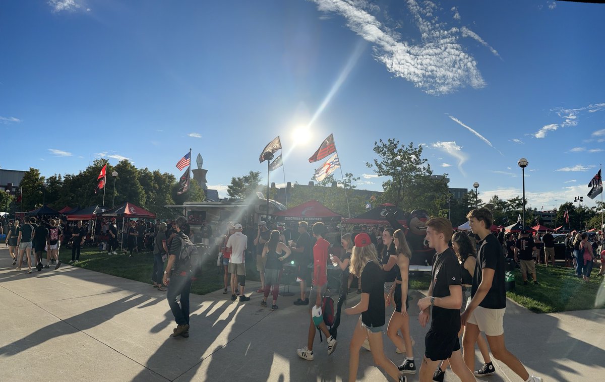 UCBearGate's tweet photo. #bearcats https://t.co/R5NiMhpq7b