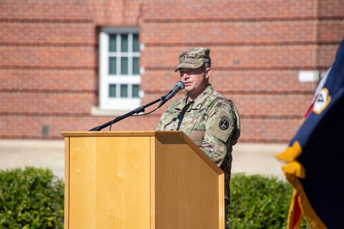 Yesterday we held a Change of Command ceremony as Chief Warrant Officer 4 Donna L. Morgan relinquished command of the Fife and Drum Corps to Chief Warrant Officer 3 Benjamin McMillan. Join us in congratulating CW4 Morgan on her outstanding career and welcoming CW3 McMillan!