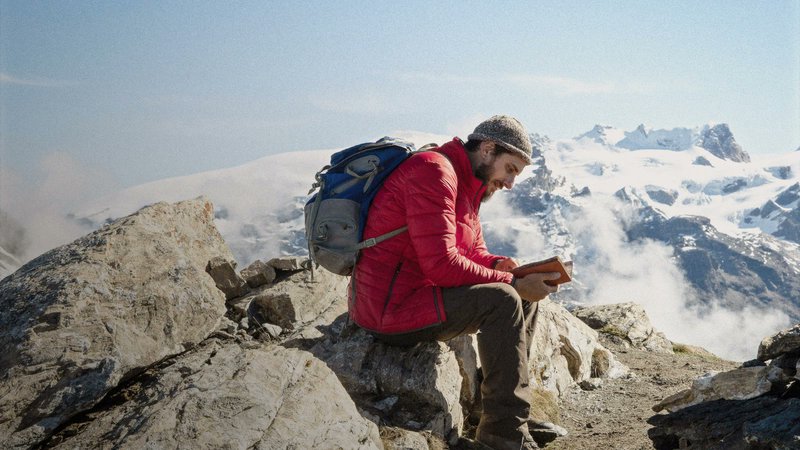 elenaemece's tweet photo. Vaya película preciosa. La historia, la fotografía, los paisajes, todo. Ahora necesito muchísimo leer el libro. 

"Las ocho montañas", disponible en @Filmin. https://t.co/j2nw9Jn1PL