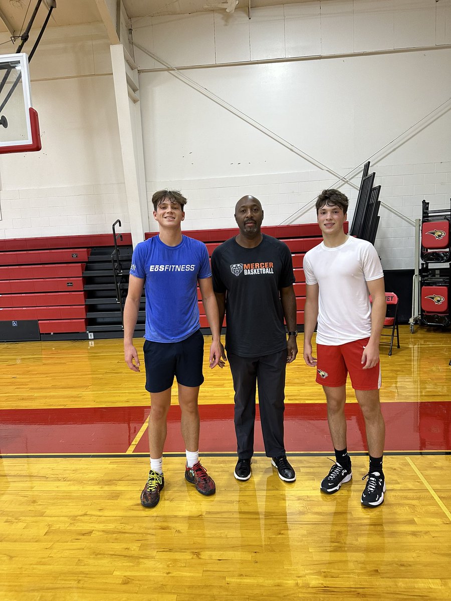 Cardinal Mooney Basketball tweet media