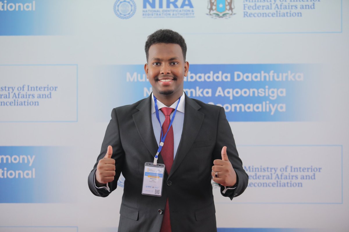 XidigGeyfane's tweet image. Waxaa farxad weyn inoo ah inan maanta Hirgelinay Hanaanka Aqoonsiga Dadweynaha oo faaido weyn u leh bulshada soomaaliyeed.
Muwaadin walba oo soomaali ah ayana xaq u yeelan doona inuu helo “TIRSI LAMBAR” oo u gaar ah.
#NIRA
#MoIFAR
#ID4All
#SNIDC2023