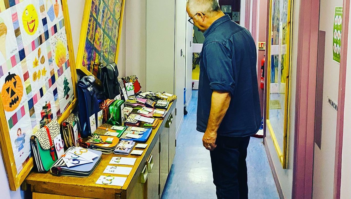 Diolch yn fawr Cerrigydrudion am yr ymateb gwresog heno i Ffenast Siop @theatrbaracaws <a href="/YnyrIola/">Iola Ynyr</a> <a href="/OsianGwynedd/">Osian Gwynedd</a>  <a href="/loisprys/">Lois Prys</a> a Llew Roberts a <a href="/SiopMirsi/">Siop Mirsi</a> #Ilovemyjob