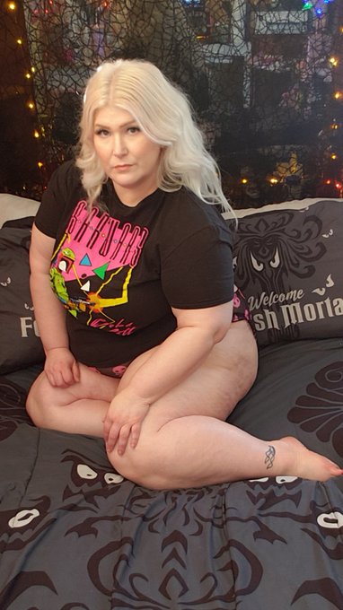 Angel Lioncourt’s pics and videos