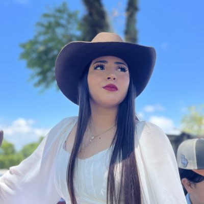 VioletaMeloGue2's tweet photo. #NuevaFotoDePerfil https://t.co/OnGXymxxeM