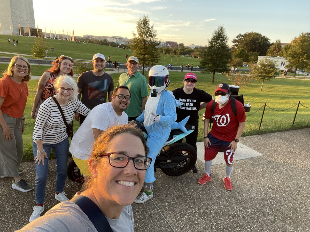 vandygirl1998's tweet image. First installment of pics of #NatsTwitter #AndFriends walkabout tonight