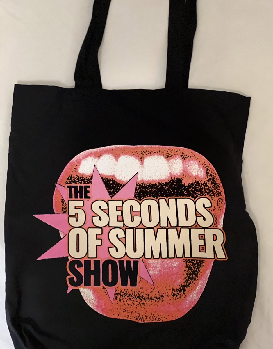 🧡🖤🤍 The 5SOS Show Tour Merch Giveaway 🧡🖤🤍

1 Winner will receive a The 5 Seconds of Summer Show Tote Bag (the version sold at the shows)

Like, RT, Follow, and Comment with your favorite picture from tour so far! 

Open Worldwide
Closes 9/20
