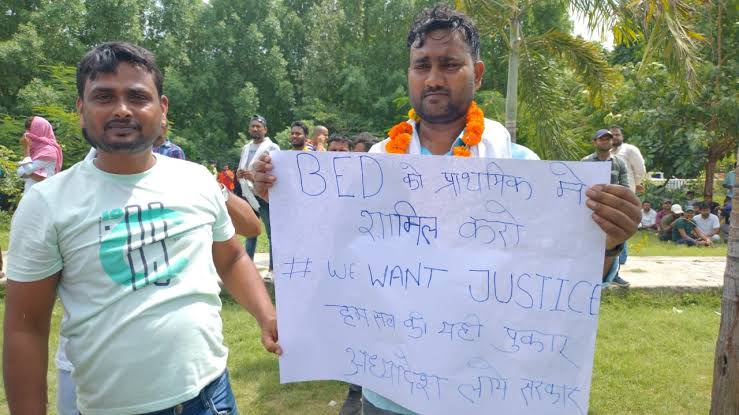 GProudindian's tweet photo. जब बाहर करना था तो लिया ही क्यों?
और जब ले लिया तो अब बाहर किया क्यों?
पूछता है बीएड धारी!!😡

हम आपकी कठपुतली नहीं जो खेलते रहो..

We Want B.Ed in PRT

#राष्ट्रीय_बेरोजगार_दिवस 
#NationalUnemploymentDay 
@narendramodi @AmitShah @ncteDelhi https://t.co/82Rd3dG26r