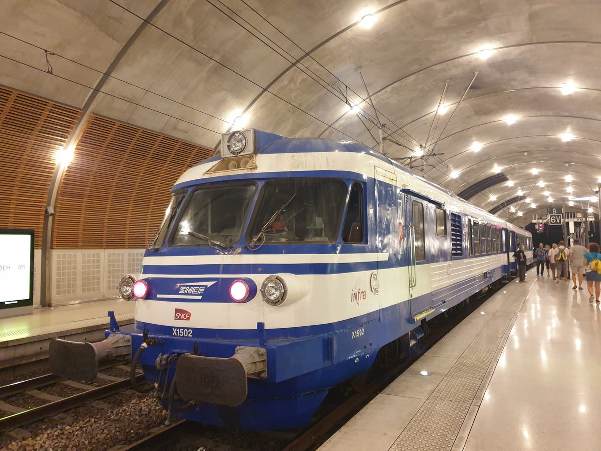 A l'occasion des <a href="/JEP/">Journéesdupatrimoine</a> #JEP2023 , l'ancien autorail d'essai ERTMS a circulé pour la première fois depuis 2018 sur le réseau ferroviaire. Le voici en gare  @TERSUD_SNCF de Monaco