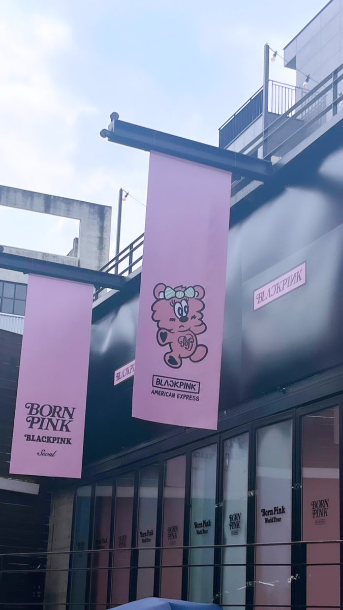 ポップアップ行ってきた〜（外観だけ😂）
人やばすぎた︎^_^
写真撮れただけ満足❤️