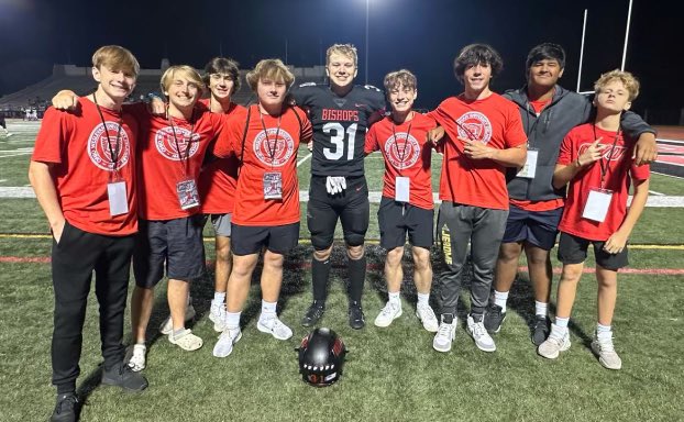 Pretty cool moment! Celtic alumni Sammy Stoner taking time to talk to  and get some snapshots with current Jerome sophomores at Selby Stadium after OWU beats Wooster.
<a href="/DJHS_SportsMed/">Jerome HS Sports Med</a> <a href="/dublinjeromehs/">Dublin Jerome HS</a> <a href="/JeromeJungle/">DJHS Student Section</a> <a href="/CeltsFootball/">DJHS Celtic Football</a> <a href="/OWUBishopFB/">Ohio Wesleyan Football</a> <a href="/OWU_Baseball/">Ohio Wesleyan Baseball</a> @OWUSport