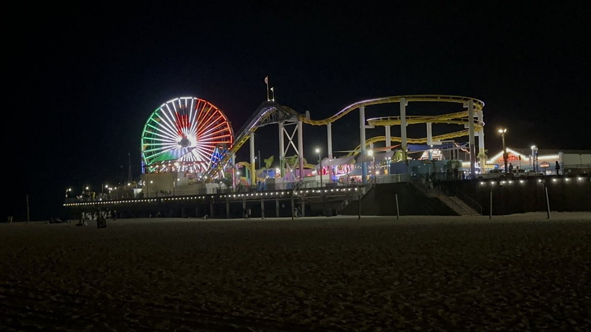 ConsulMexLan's tweet photo. Big shoutout to @pacpark for lighting up our Independence Night with this stunning postcard! 🇲🇽🎡 #VivaMéxico @DiplomaciaPubl @SRE_mx https://t.co/DsdAZEQDQH