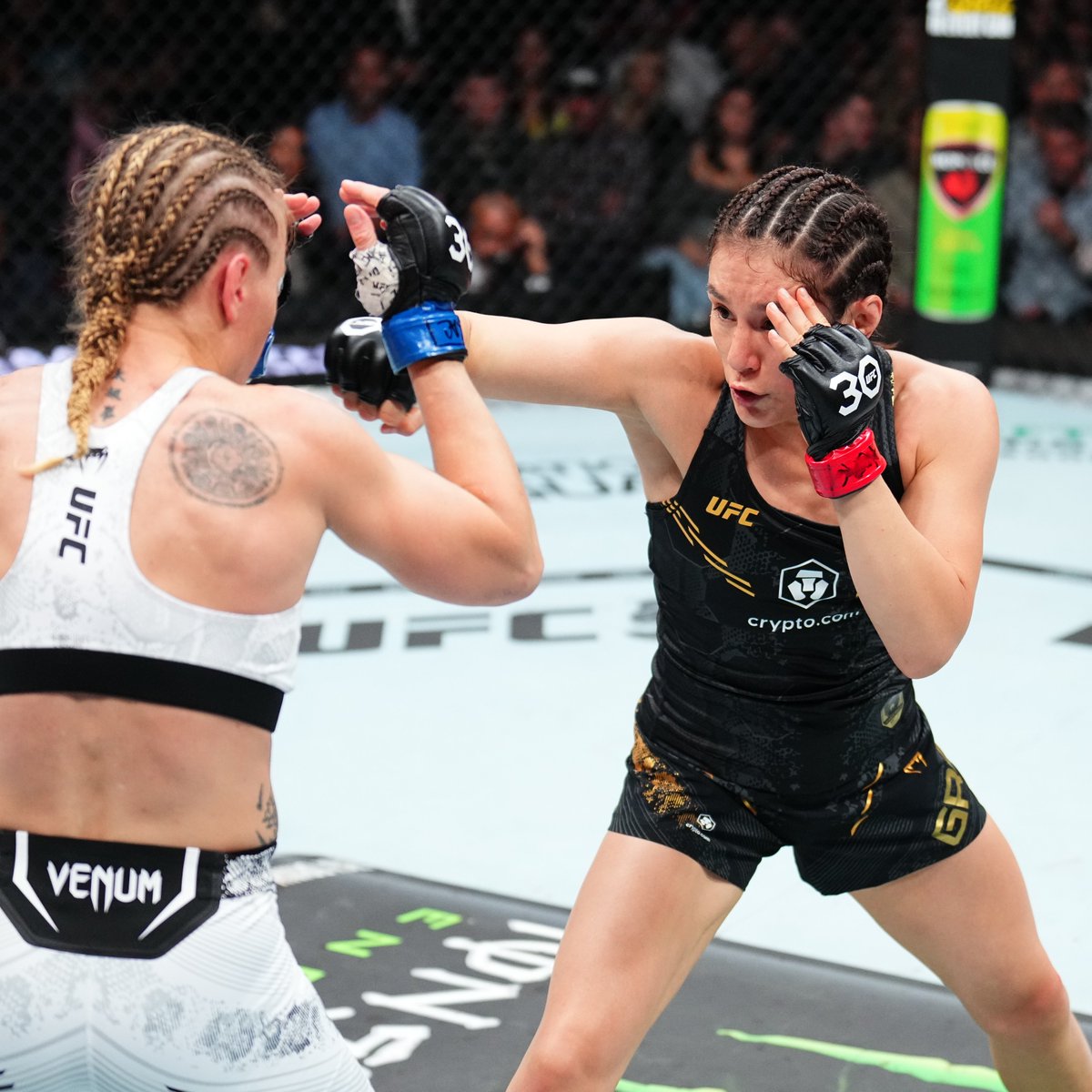 ufc's tweet photo. We're headed to championship rounds at #NocheUFC!

Who's winning on your scorecards? 📝 https://t.co/AntzSWgsZg