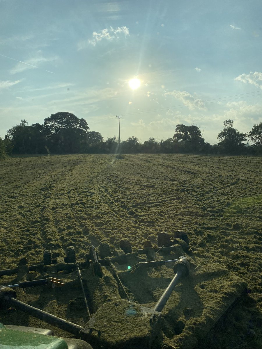 The McConnell making light work of some badly overgrown set-aside ✂️