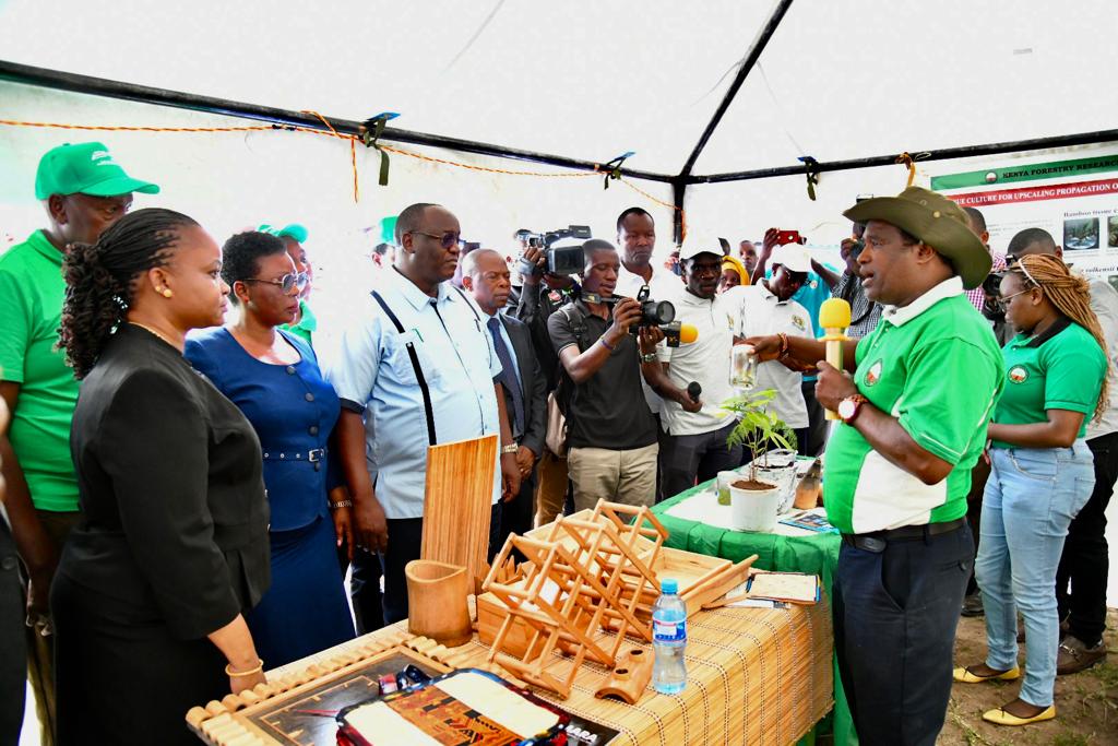 Environment_Ke's tweet photo. Kenya appreciates efforts undertaken by the East Africa Community in the conservation of Mara River Basin which is critical for the sustainability of Lake Victoria Basin &amp; the surrounding catchments thus supporting of millions of East Africans #MaraDay
👇

https://t.co/isHVtXuvl2 https://t.co/ZWpKW8PSQ4